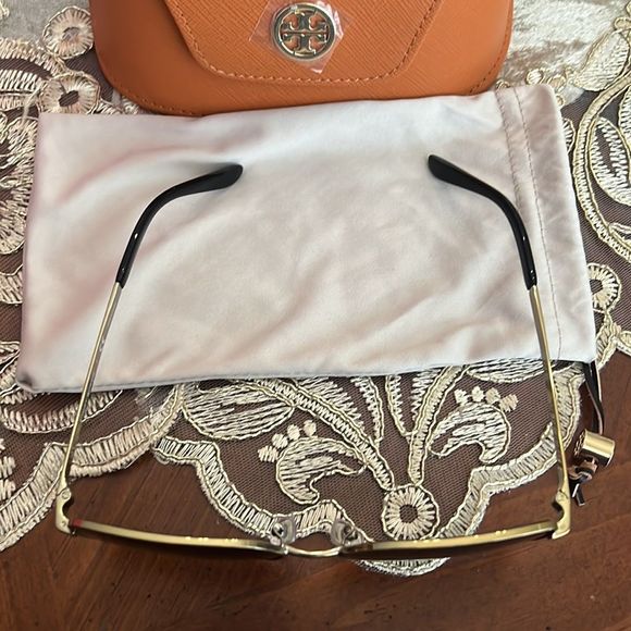 Tory Burch shiny gold sunglasses - Picture 5 of 9